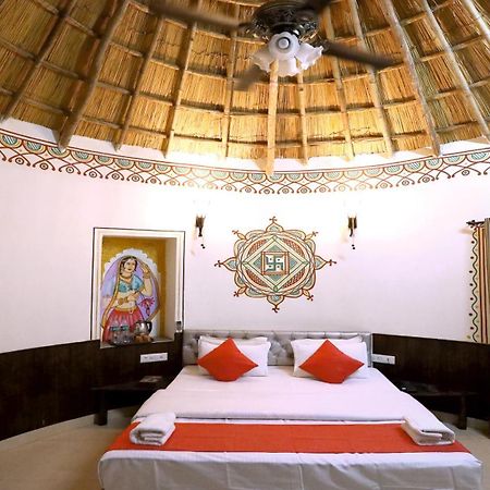 Hotel Vijayvargiya Dhani Биканер Екстериор снимка
