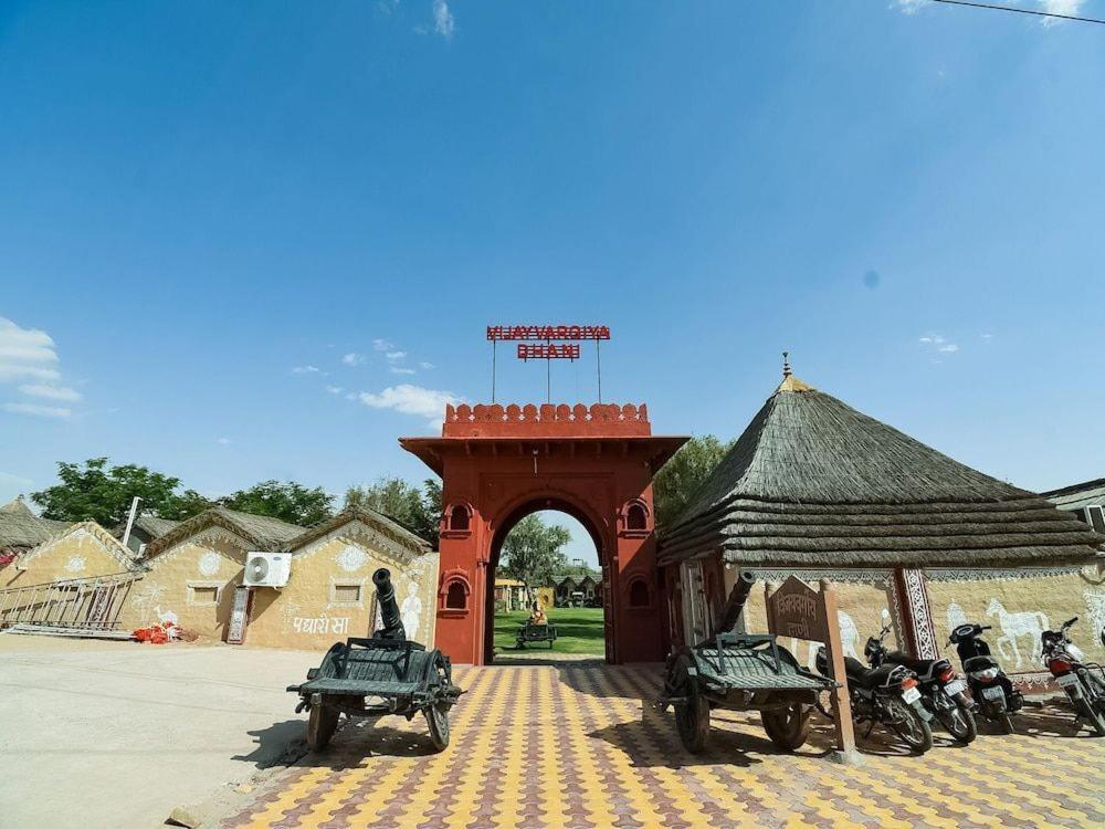 Hotel Vijayvargiya Dhani Биканер Екстериор снимка
