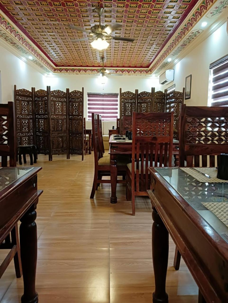Hotel Vijayvargiya Dhani Биканер Екстериор снимка