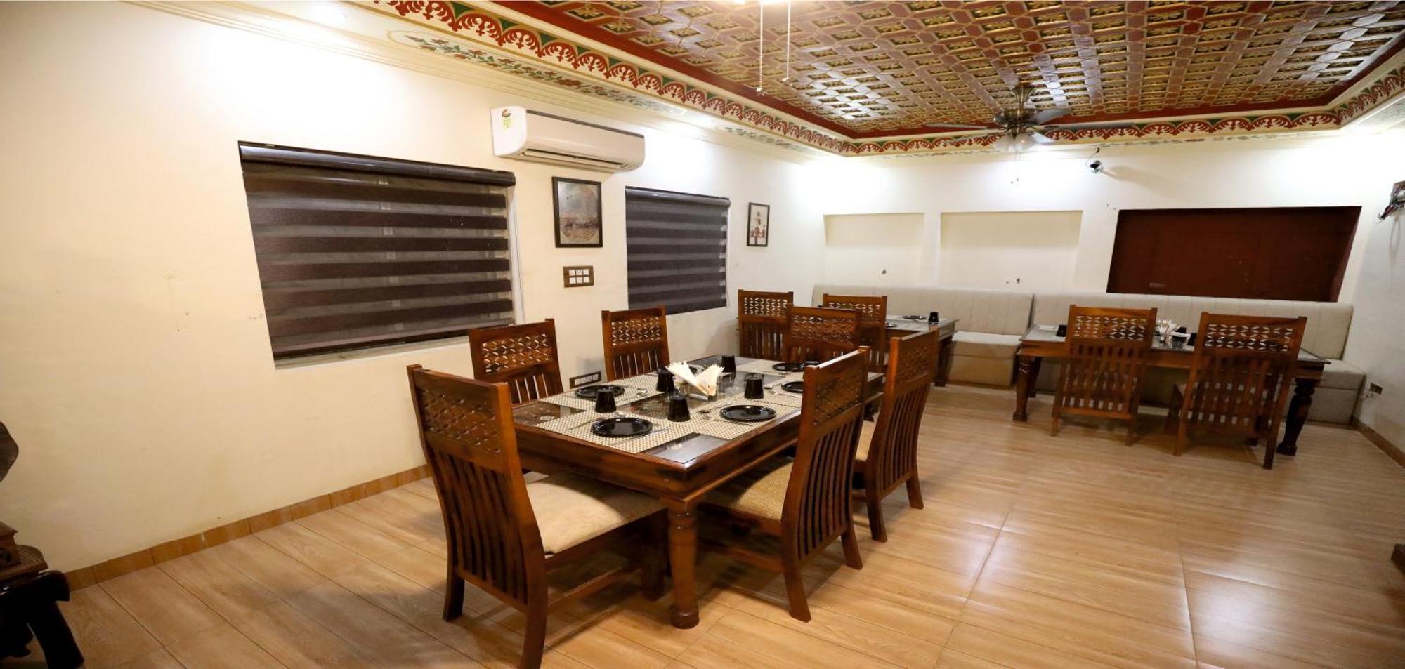 Hotel Vijayvargiya Dhani Биканер Екстериор снимка